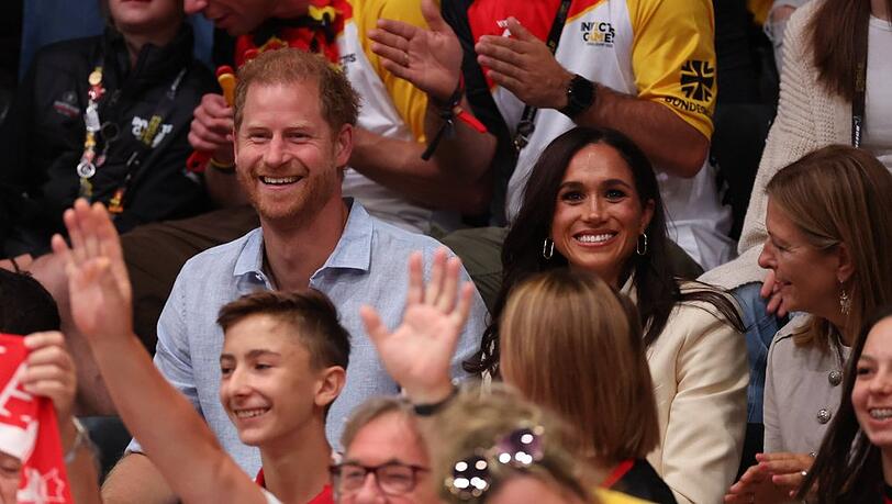 Prinz Harry und Herzogin Meghan: Schnuppern sie auch beim Super Bowl Stadionluft?