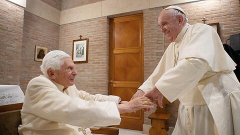 Papst Franziskus hat seinen Vorgänger Benedikt regelmäßig besucht.