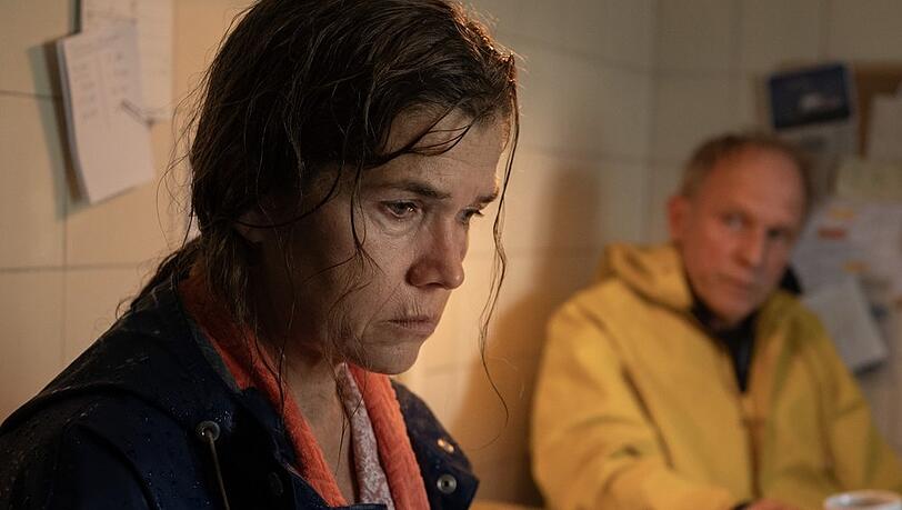 Selten hat man sie so farblos, freudlos, apathisch gesehen: Anke Engelke in "Dann passiert das Leben". Selten hat man sie so farblos, freudlos, apathisch gesehen: Anke Engelke in "Dann passiert das Leben".