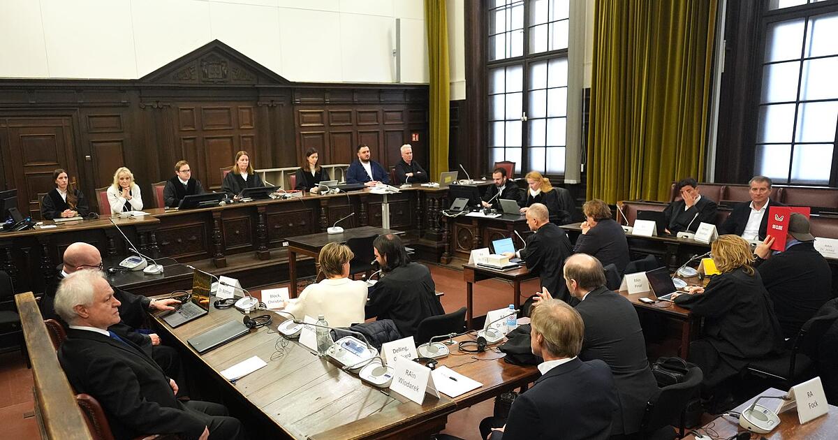 Block-Prozess-Mitangeklagte-l-uft-weinend-aus-dem-Saal