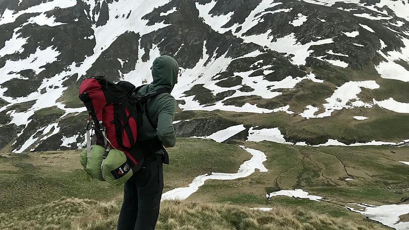 Gemeinsam mit seiner Freundin Laura Booth wagte sich Andi Bauer in die rumänische Wildnis.