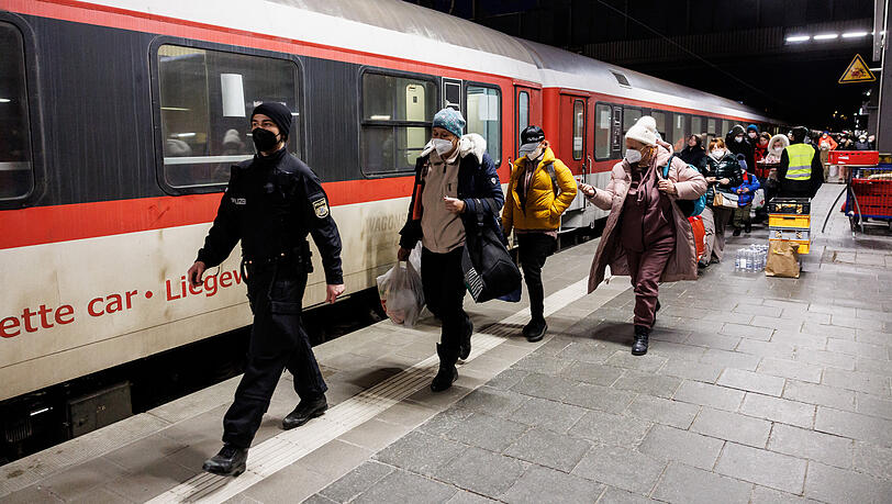 Am Münchner Hauptbahnhof wird die Schalterhalle des Starnberger Flügelbahnhofs zur zentralen Anlaufstelle für die Geflüchteten aus der Ukraine. (Archivbild)