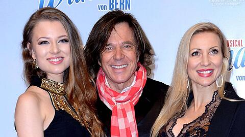 Jürgen Drews mit Ehefrau Ramona (r.) und Tochter Joelina in Hamburg.