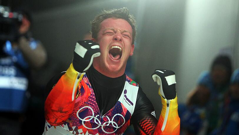 GOLD! Felix Loch feiert seinen zweiten Olympiasieg! GOLD! Felix Loch feiert seinen zweiten Olympiasieg!