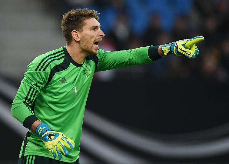 RON-ROBERT ZIELER: NOTE 3. Mit 25 der Senior im Team. Die Nummer drei, vor zwei Jahren zuletzt im DFB-Tor, bekam herzlich wenig zu tun.