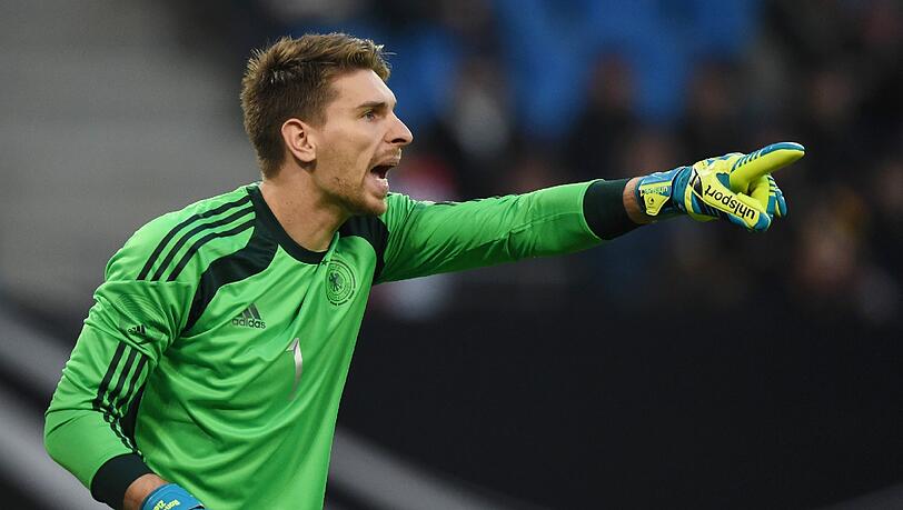 RON-ROBERT ZIELER: NOTE 3. Mit 25 der Senior im Team. Die Nummer drei, vor zwei Jahren zuletzt im DFB-Tor, bekam herzlich wenig zu tun.