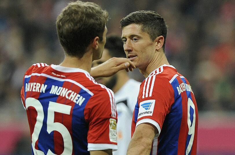 Bei Bayern Teamkollegen, am Samstag Rivalen: Thomas Müller und Robert Lewandowski.