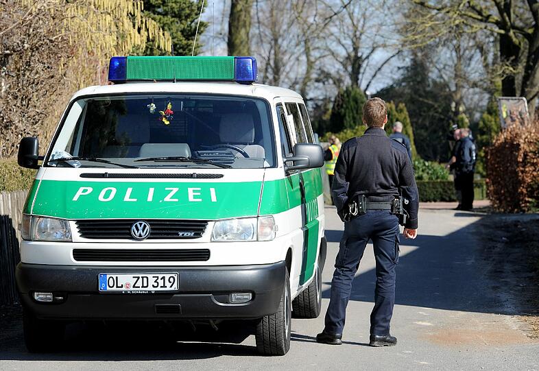 Friedhof in Ganderkesee: Acht Leichen werden exhumiert. Gibt es noch mehr Opfer von Niels H.? Der Krankenpfleger hat immer wieder Patienten totgespritzt.