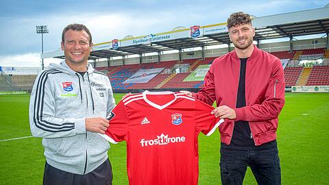 Hachings Trainer Claus Schromm und Neuzugang Patrick Hasenhüttl.