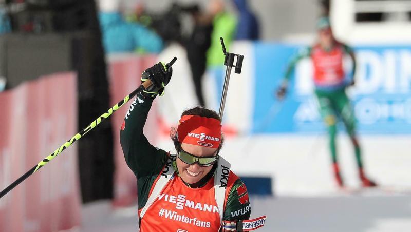 Laura Dahlmeier feiert ihren zweiten Platz in Antholz. Laura Dahlmeier feiert ihren zweiten Platz in Antholz.