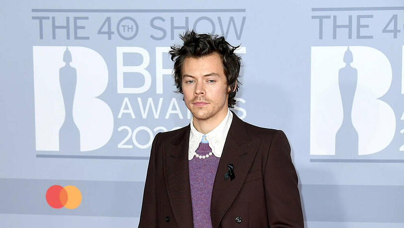 Harry Styles in Perlen bei den Brit Awards Harry Styles in Perlen bei den Brit Awards