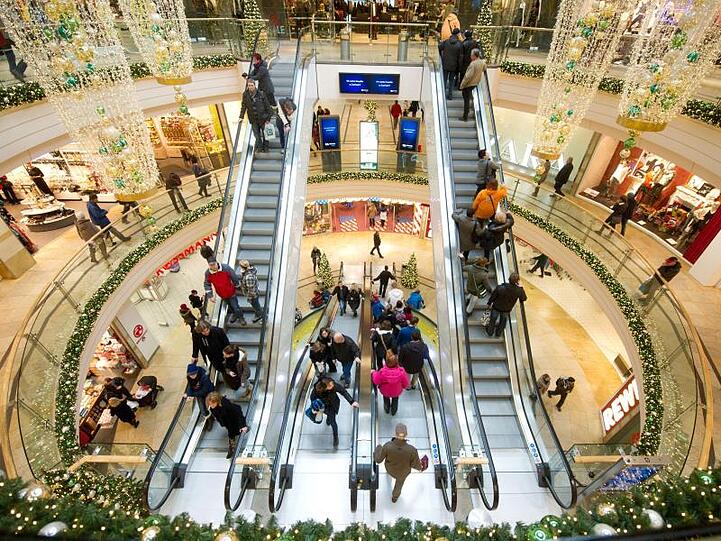 Einkaufszentrum in Dresden: Der Konsum zeigt sich dank der guten Lage auf dem Arbeitsmarkt erstaunlich robust.