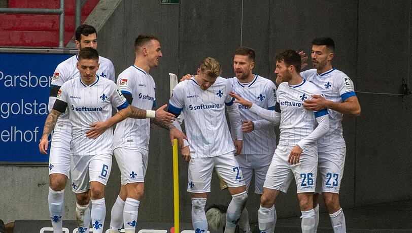 Der SV Darmstadt hat die Spitzenposition in der 2. Liga übernommen.