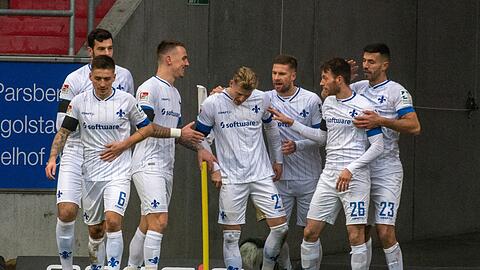 Der SV Darmstadt hat die Spitzenposition in der 2. Liga übernommen.
