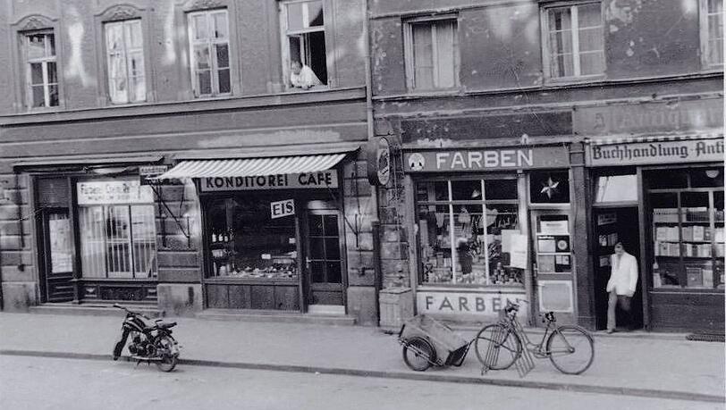 Simon Schneller führte das Geschäft in der dritten Generation, das Café gab es seit 1884. Simon Schneller führte das Geschäft in der dritten Generation, das Café gab es seit 1884.