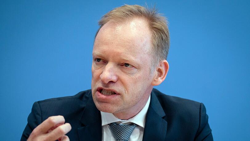 Ifo-Pr&auml;sident Clemens Fuest h&auml;lt wenig von einem m&ouml;glichen Tankrabatt. (Archivbild)