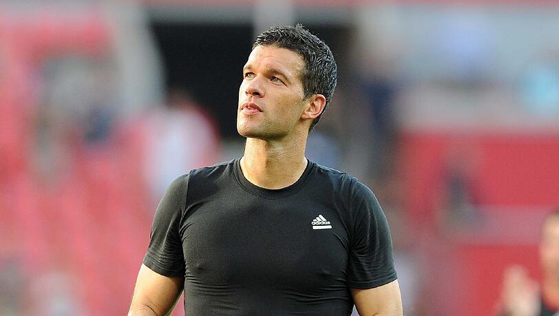Der ehemalige Spieler des FC Bayern und früher Nationalmannschaftskapitän Michael Ballack wird nicht für Western Sydney Wanderers in der australische A-League spielen. Der ehemalige Spieler des FC Bayern und früher Nationalmannschaftskapitän Michael Ballack wird nicht für Western Sydney Wanderers in der australische A-League spielen.