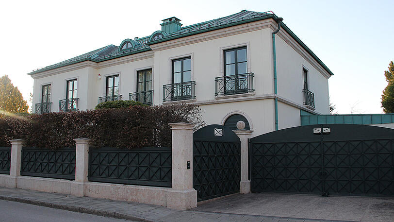 In diesem Haus im Münchner Westen lebt Tilmar K. mit seiner Frau &ndash; innerhalb einer Woche war zwei Mal die Polizei da. Einmal mit Haftbefehl, einmal mit Lastwagen, um Wertsachen abzuholen.