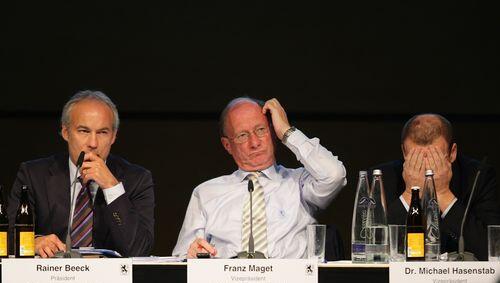 Rainer Beeck, hier links mit Vize Franz Maget und dem bereits zurückgetretenen Schatzmeister Michael Hasenstab. Rainer Beeck, hier links mit Vize Franz Maget und dem bereits zurückgetretenen Schatzmeister Michael Hasenstab.