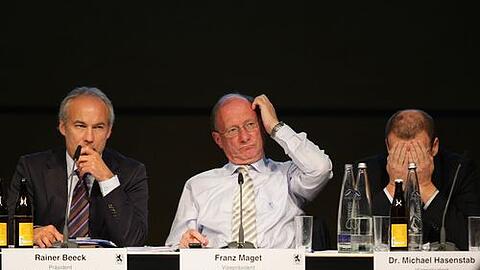 Rainer Beeck, hier links mit Vize Franz Maget und dem bereits zurückgetretenen Schatzmeister Michael Hasenstab.