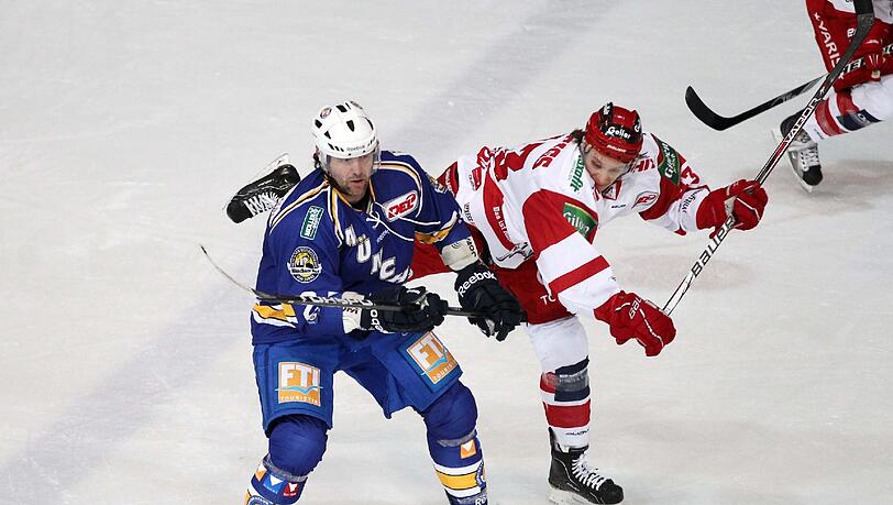 Erfolgreiches Comeback in München: Jan Benda (l.). Nun will der EHC ihn für länger halten. Erfolgreiches Comeback in München: Jan Benda (l.). Nun will der EHC ihn für länger halten.