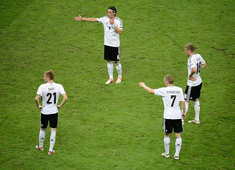Ratlosigkeit bei den Spielern auf dem Platz.