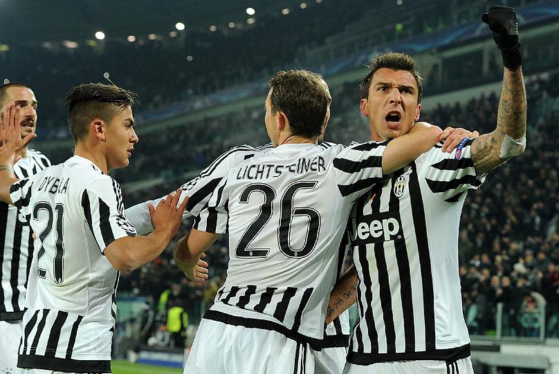 Auf Platz neun folgt Juventus Turin mit dem ehemaligen Bayern-Stürmer Mario Mandzukic, Turin ist laut Forbes knapp 1,3 Milliarden Dollar wert.