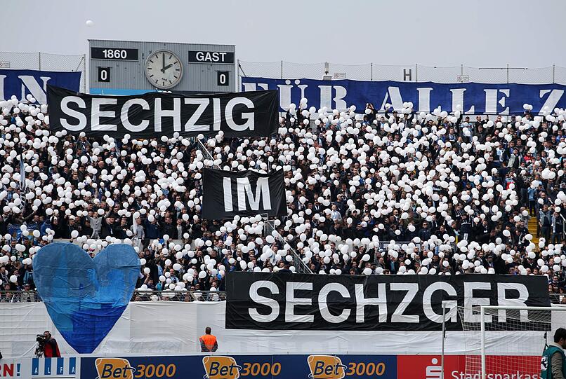 Die Fans in der Westkurve werben beim Spiel gegen Preußen Münster für die neue Initiative.