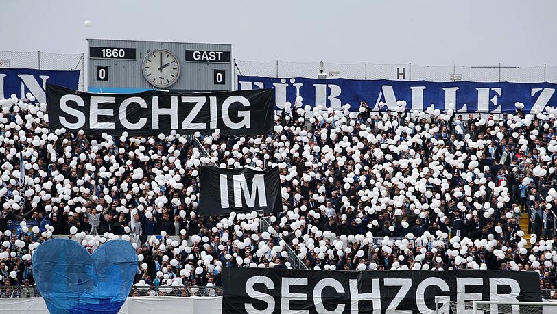 Die Fans in der Westkurve werben beim Spiel gegen Preußen Münster für die neue Initiative. Die Fans in der Westkurve werben beim Spiel gegen Preußen Münster für die neue Initiative.