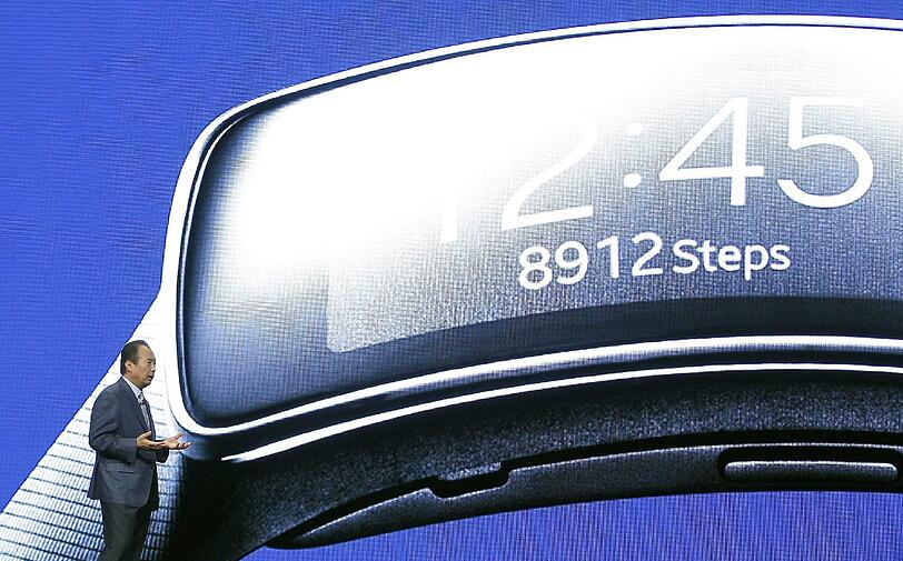 So sieht die Datenuhr Samsumg Gear For clock in der Nahaufnahme aus.
