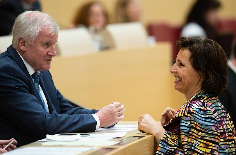 Horst Seehofer und Christine Haderthauer während einer Plenarsitzung.