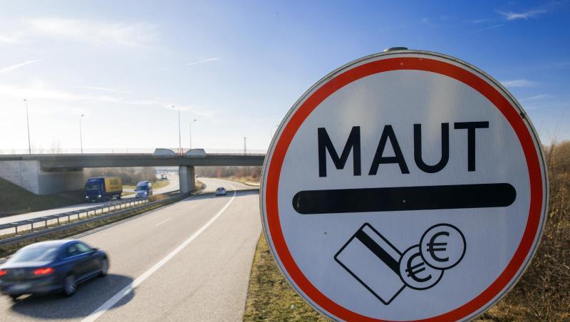Ein Verkehrsschild weist Autofahrer auf Mautpflicht hin. Foto: Jens Büttner/Archivbild Ein Verkehrsschild weist Autofahrer auf Mautpflicht hin. Foto: Jens Büttner/Archivbild