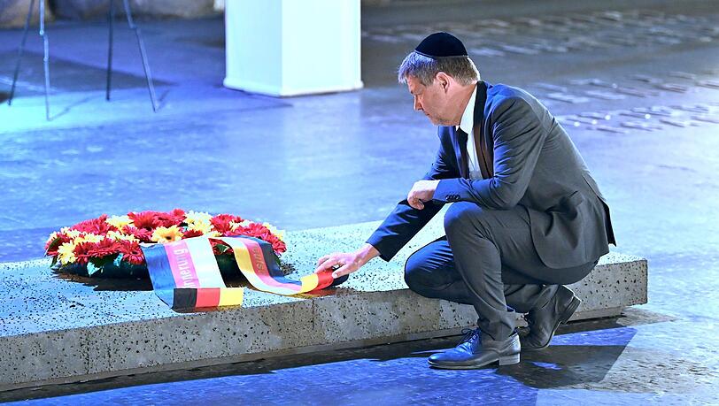 Bundeswirtschaftsminister Robert Habeck besucht die Holocaust-Gedenkstätte Yad Vashem.