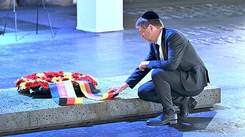 Bundeswirtschaftsminister Robert Habeck besucht die Holocaust-Gedenkstätte Yad Vashem.