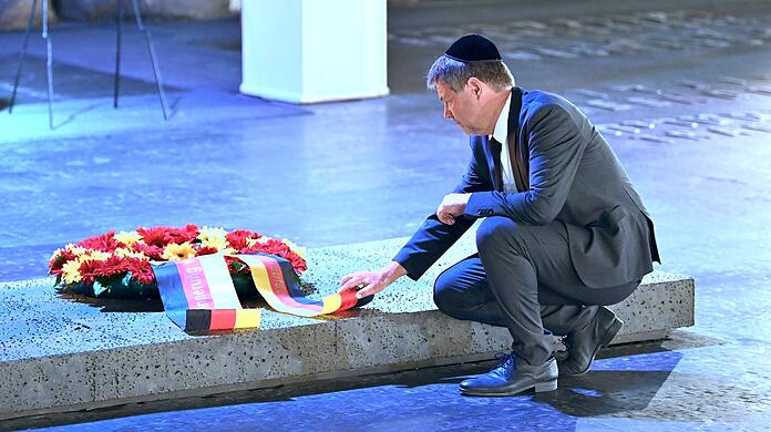Bundeswirtschaftsminister Robert Habeck besucht die Holocaust-Gedenkstätte Yad Vashem.
