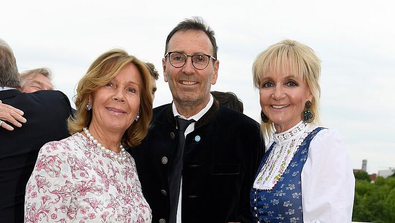 Uschi von Bayern (li.) sowie Christa Kinshofer mit Ehemann Erich Rembeck Uschi von Bayern (li.) sowie Christa Kinshofer mit Ehemann Erich Rembeck