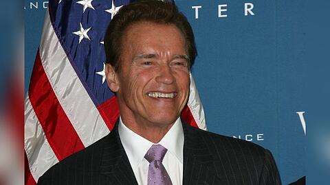 Arnold Schwarzenegger hat die österreichische und die US-amerikanische Staatsbürgerschaft.
