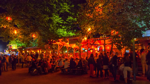 Ob "Markt der Ideen" oder Foodtrucks mit Essen aus aller Welt: Das Tollwood ist immer einen Besuch wert.