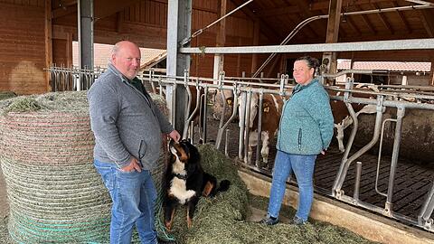 Konrad und Irmi Breu mit ihrem Berner Sennenhund Anderl.