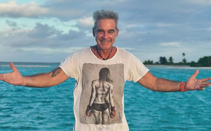 Ende der 90er-Jahre zog es Pierre Coss nach Franz&ouml;sisch-Polynesien. Dort arbeitet er als Skipper und lebt mit seiner Familie weitgehend abseits des Showgesch&auml;fts.
