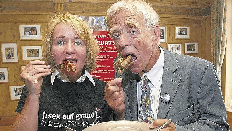 Sechs auf Kraut: Annett Sachs und Hartmut Frommer vom Bratwurst-Schutzverein. Foto: König Sechs auf Kraut: Annett Sachs und Hartmut Frommer vom Bratwurst-Schutzverein. Foto: König