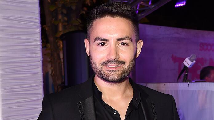 Menderes Bağcı hatte vor über 20 Jahren seinen ersten Auftritt bei DSDS und ist noch heute erfolgreich im TV-Business tätig. Aktuell nimmt er an der Jubiläumsstaffel von "Promi Big Brother" teil.
