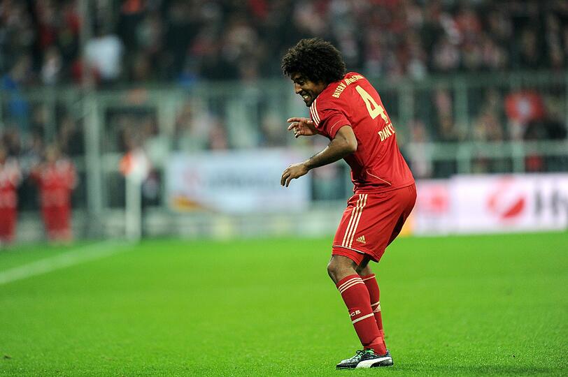 Dante zelebriert sein Tor zum 4:0 mit einem Tanz.