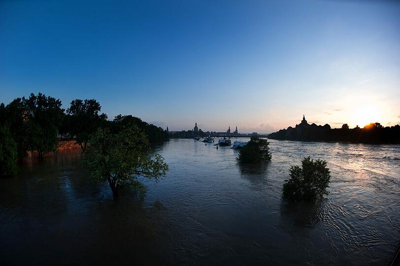 Jetzt hat es Dresden erwischt: Der Pegel der Elbe ist stark gestiegen. Sehen sie hier die Bilder.