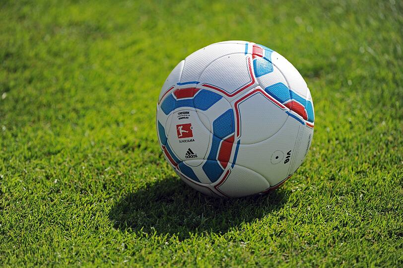 Der Ball steht wieder im Mittelpunkt. Machen Sie mit beim Bundesliga-Tippspiel der Abendzeitung.