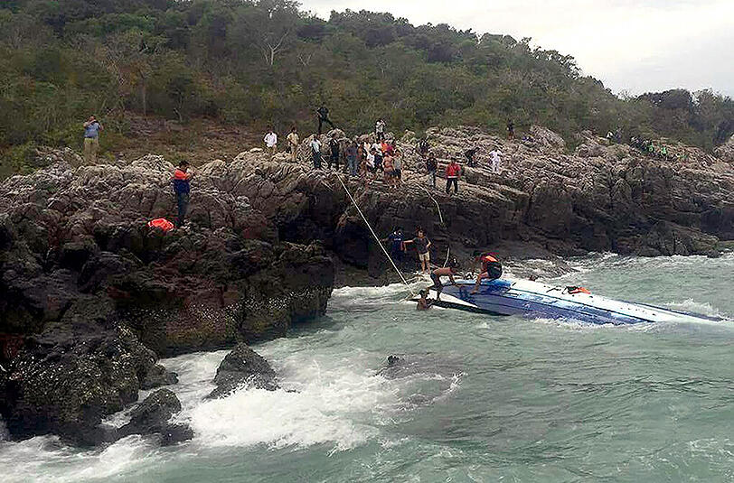 Bei einem Bootsausflug vor Koh Samui sind mindestens drei Touristen gestorben, darunter eine Münchnerin. Die Bilder von der Unglücksstelle.