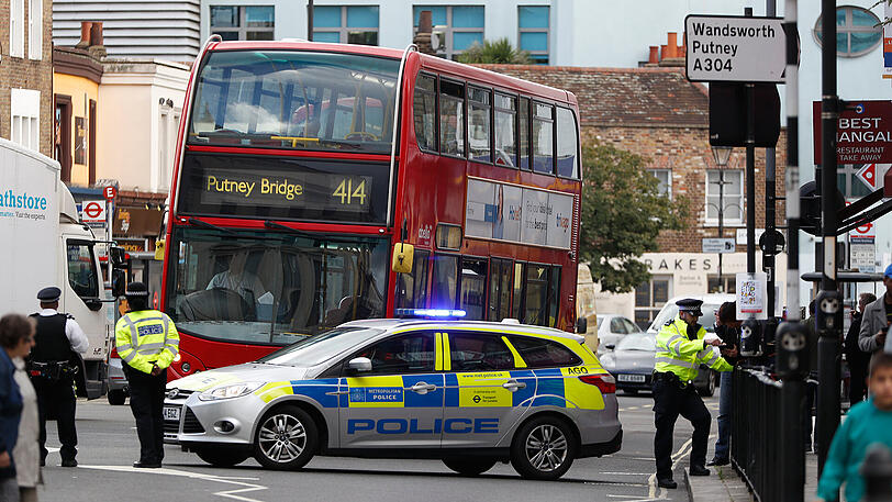 Terror-Alarm in London: In einer U-Bahn kam es zu einer Explosion, die Polizei ist mit einem Riesen-Aufgebot vor Ort. Die Bilder.