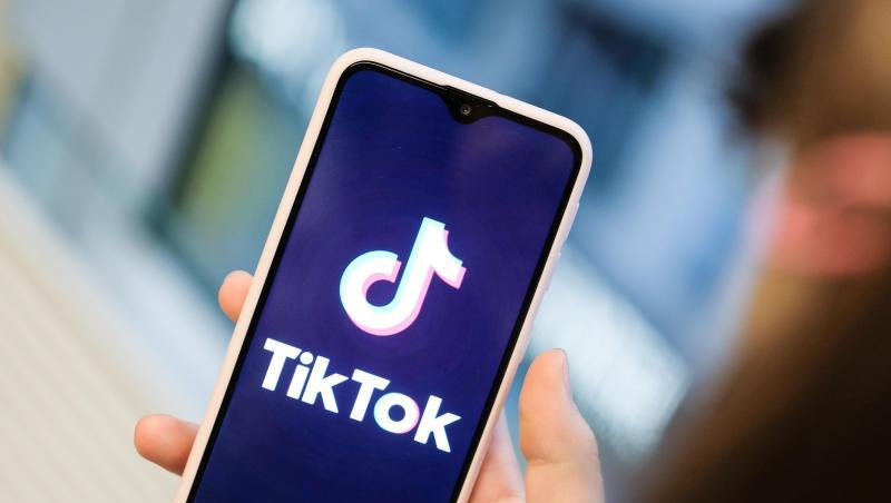 Das TikTok-Logo auf einem Smartphone. Das TikTok-Logo auf einem Smartphone.