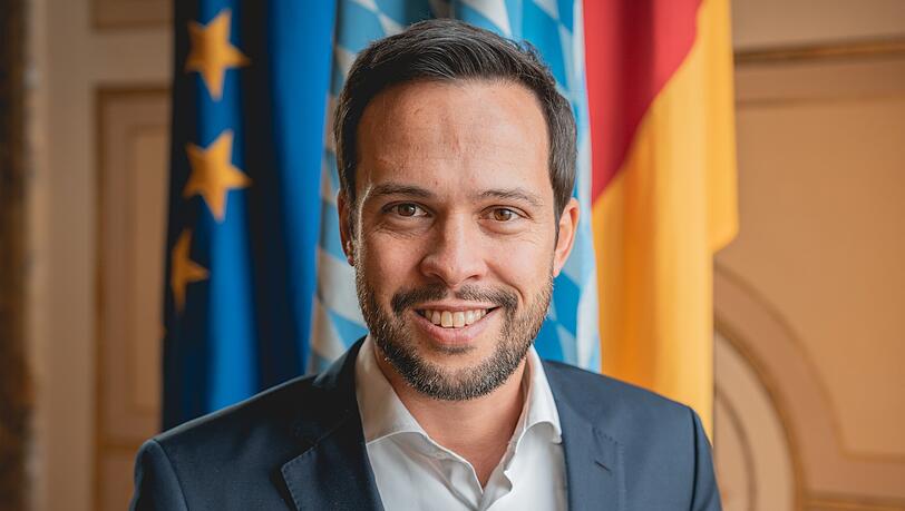 Martin Hagen ist Vorsitzender der FDP Bayern und war bis zu deren Ausscheiden Fraktionsvorsitzender der Partei im Bayerischen Landtag. Martin Hagen ist Vorsitzender der FDP Bayern und war bis zu deren Ausscheiden Fraktionsvorsitzender der Partei im Bayerischen Landtag.
