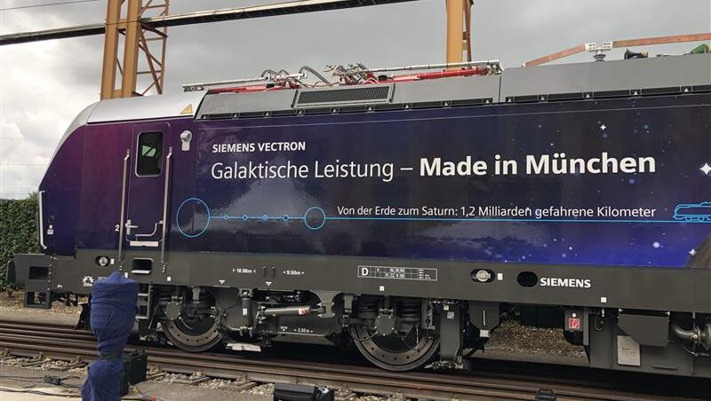 So sieht die Vektron-Lok aus. Ein Siemens-Chef nennt sie den "Ferrari des Güterverkehrs". So sieht die Vektron-Lok aus. Ein Siemens-Chef nennt sie den "Ferrari des Güterverkehrs".